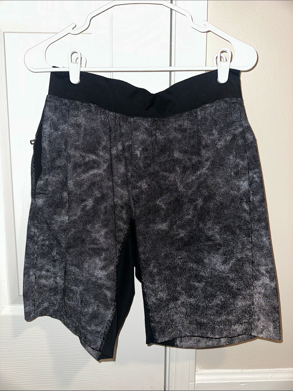 T.H.E. Linerless Lululemon Reflective 7in shorts